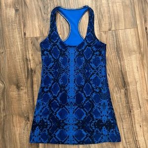 Preowned Lululemon Tank top size 4 - blue snake pattern